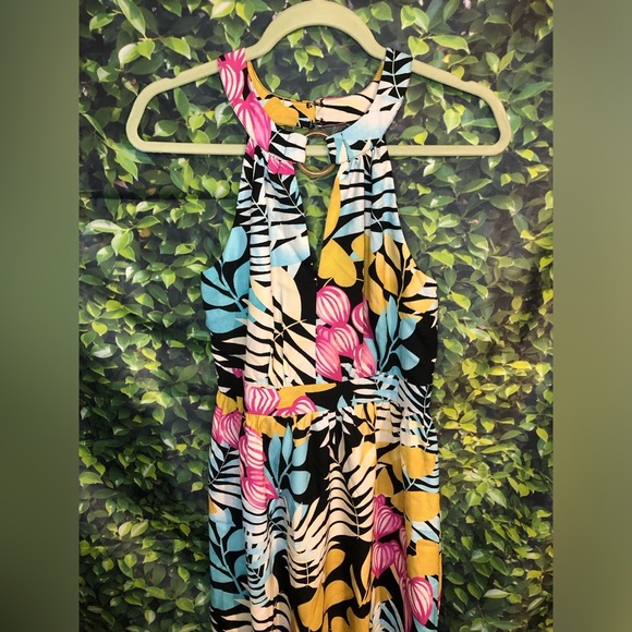 Colorful Halter Neck Dress - Picture 7 of 16